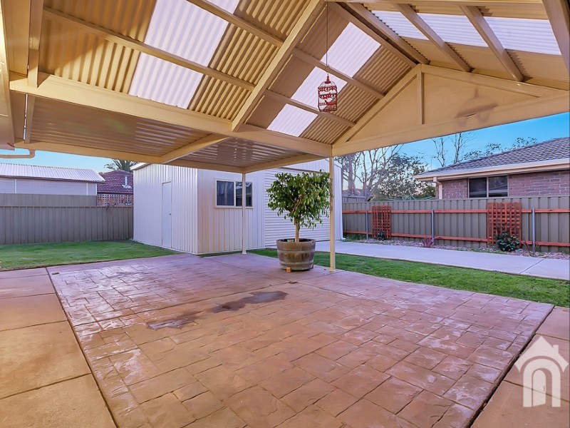 10 Warburton Drive, Woodcroft SA 5162