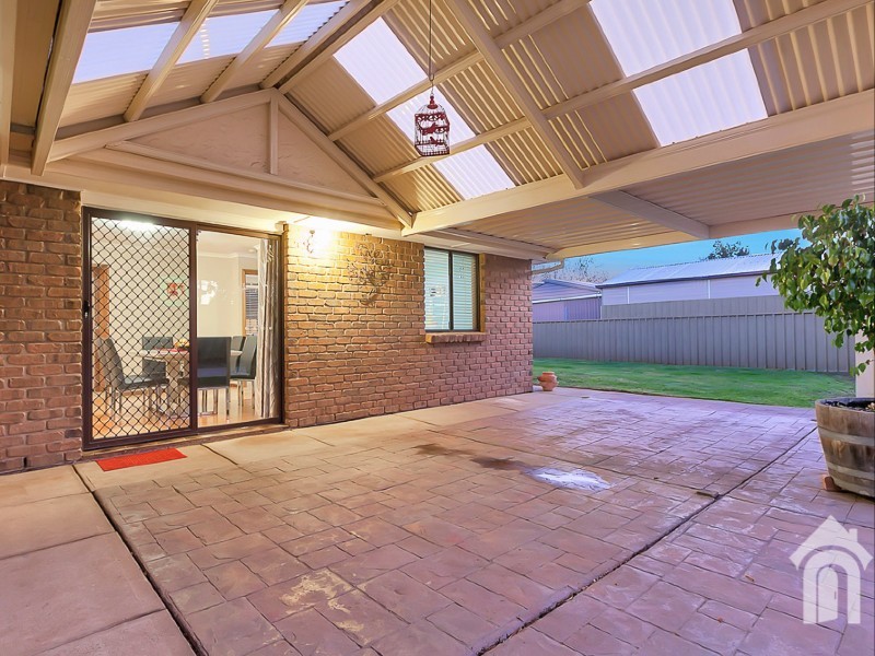 10 Warburton Drive, Woodcroft SA 5162