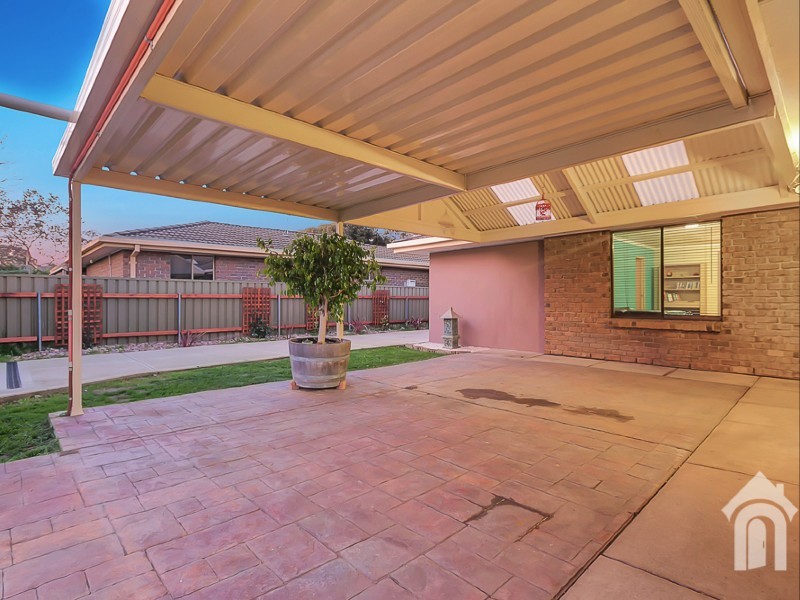 10 Warburton Drive, Woodcroft SA 5162