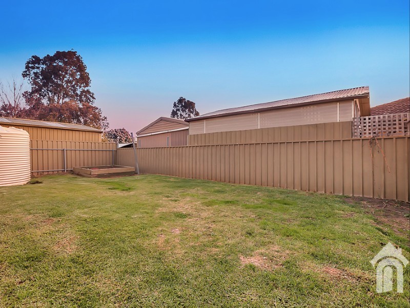 10 Warburton Drive, Woodcroft SA 5162