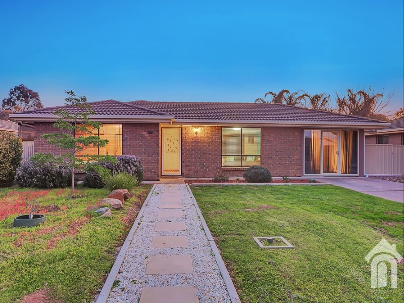 10 Warburton Drive, Woodcroft SA 5162