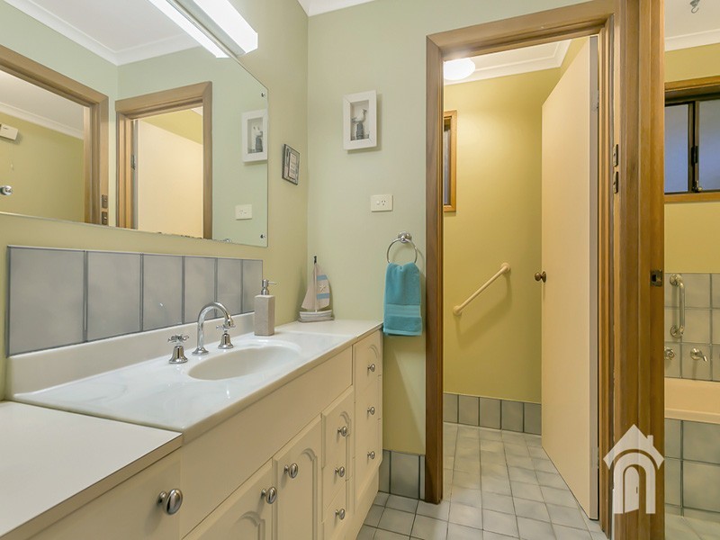 2 Narina Way, Aberfoyle Park SA 5159