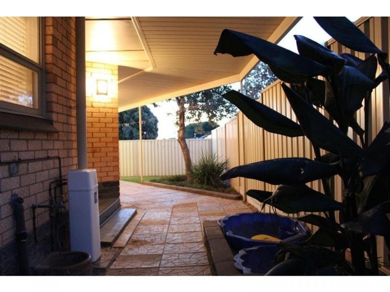 15 Roger Road, Morphett Vale SA 5162