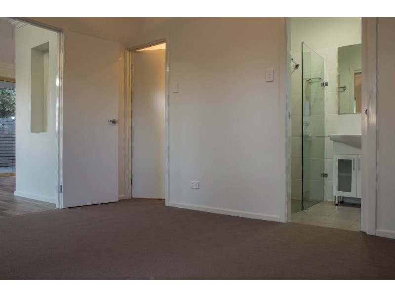 15a Roger Road, Morphett Vale SA 5162