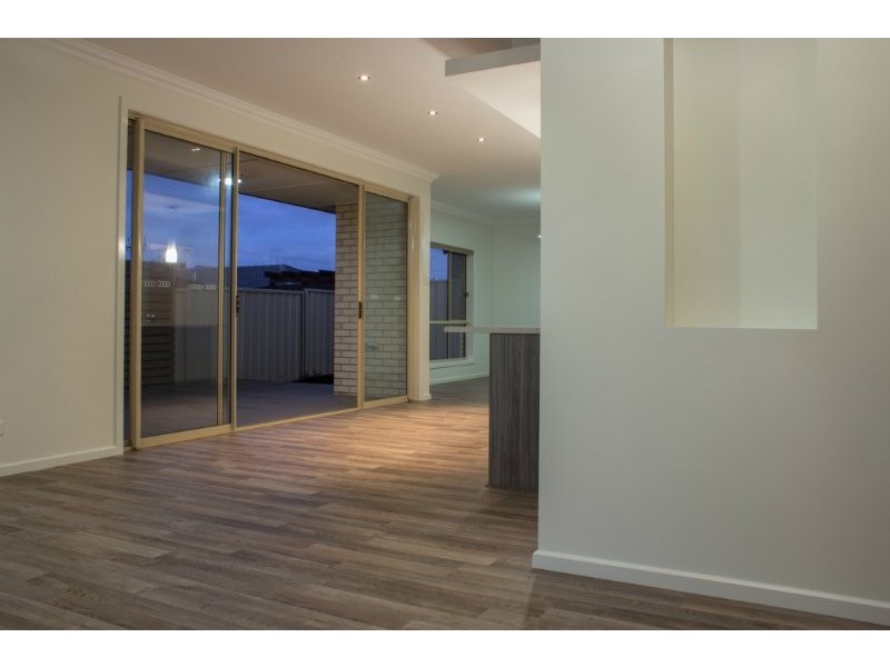 15a Roger Road, Morphett Vale SA 5162