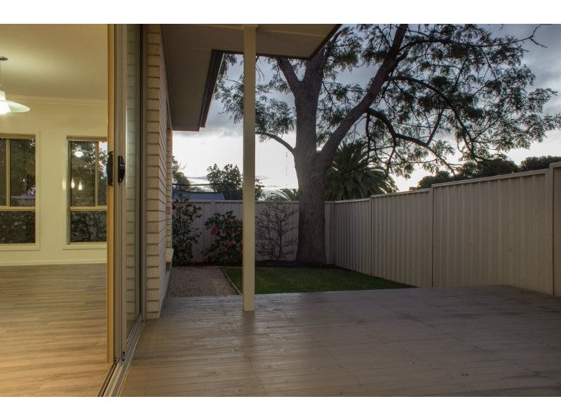 15a Roger Road, Morphett Vale SA 5162