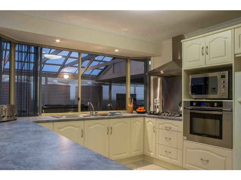 8 Nyrang Circuit, Woodcroft SA 5162