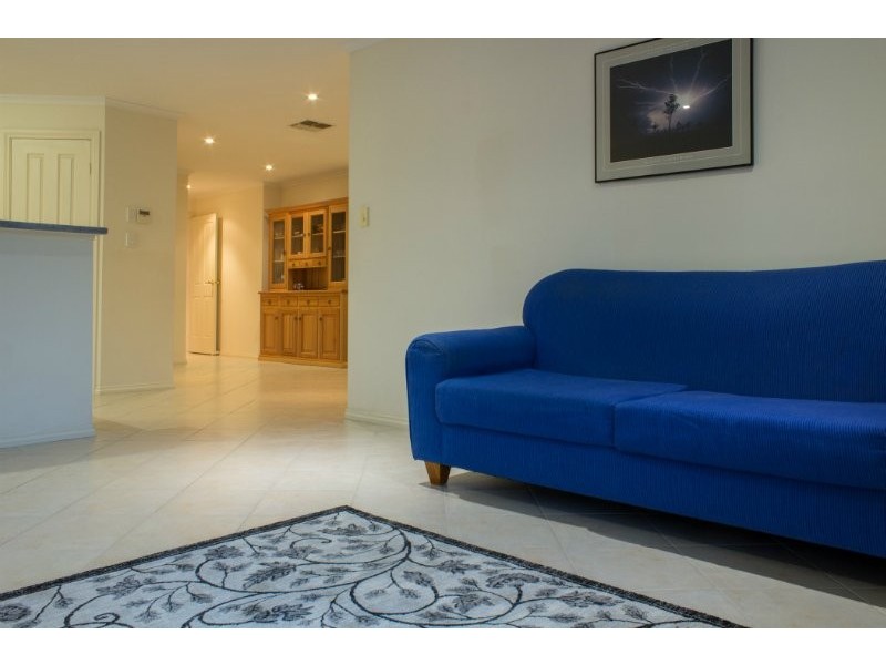 8 Nyrang Circuit, Woodcroft SA 5162