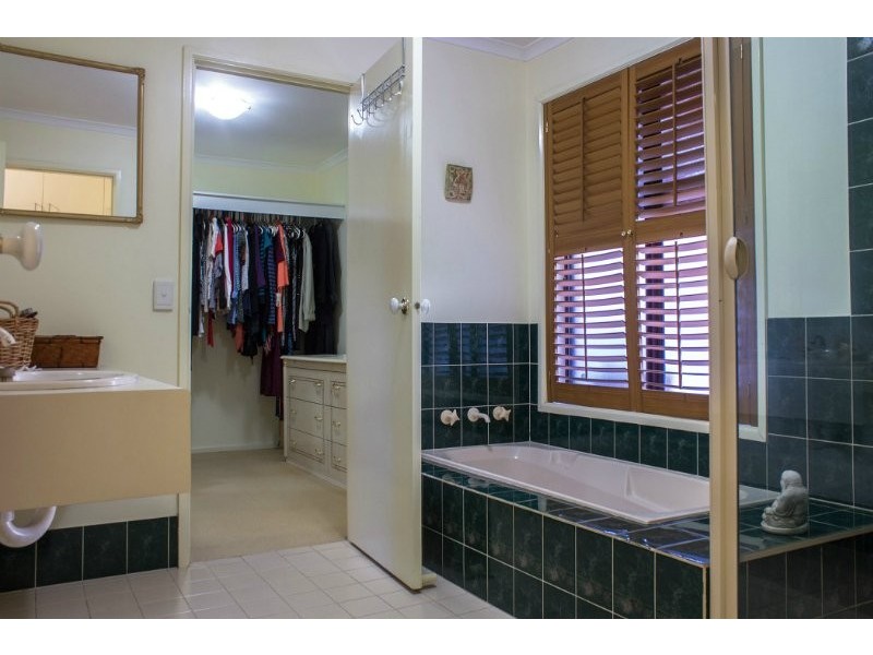 35 Lismore Crescent, Huntfield Heights SA 5163