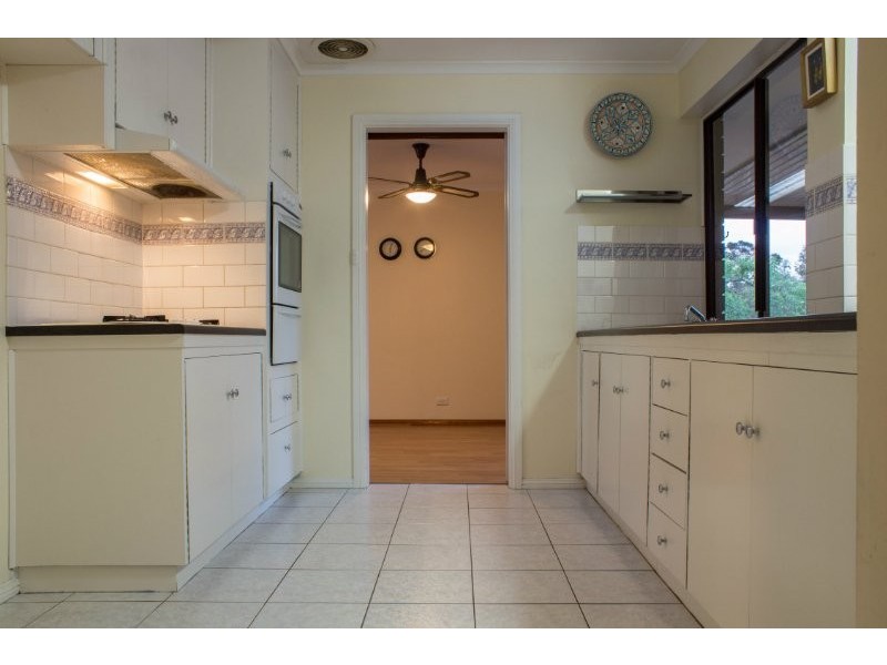 8 William Court, Happy Valley SA 5159