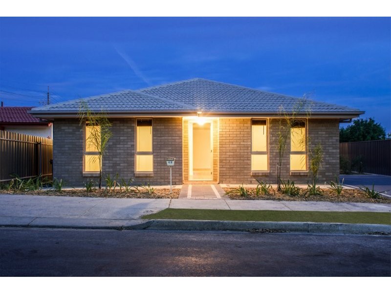 42 Seaview Road, Morphett Vale SA 5162