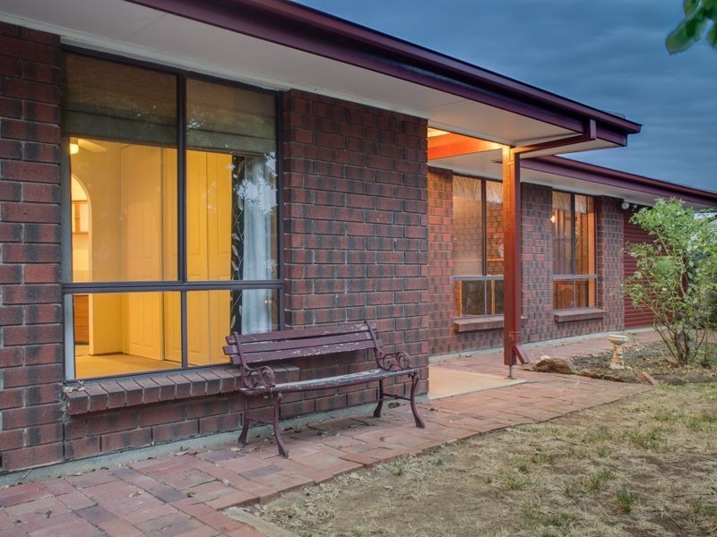 4 Deakin Court, Trott Park SA 5158