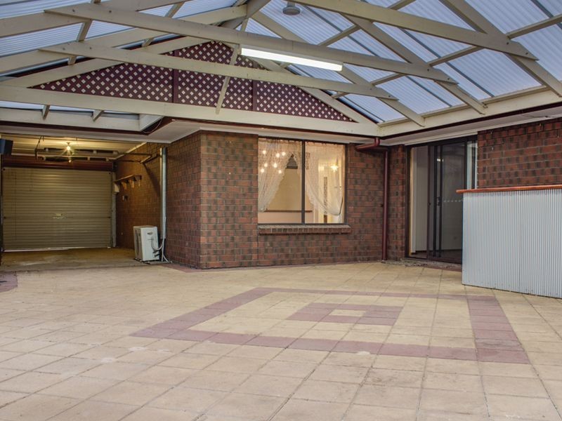 4 Deakin Court, Trott Park SA 5158