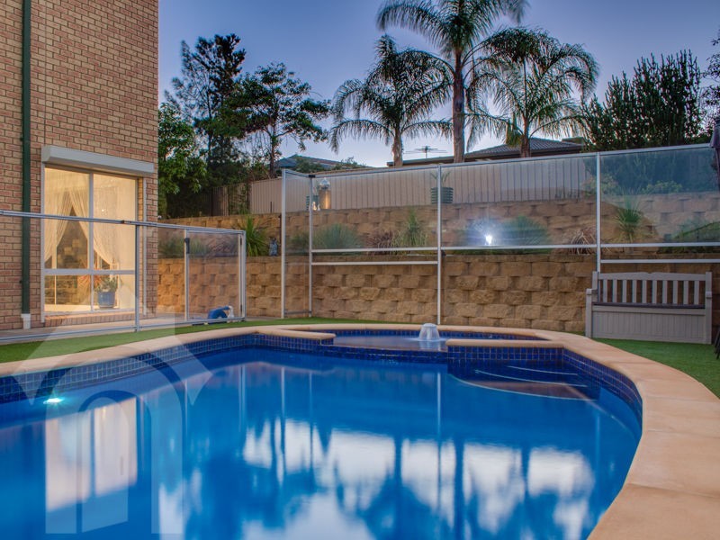 15 Freebairn Drive, Hallett Cove SA 5158