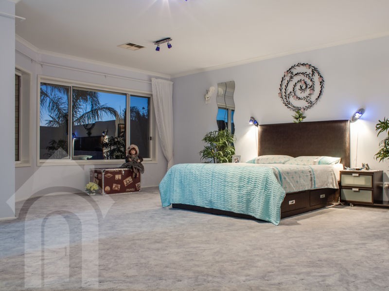 15 Freebairn Drive, Hallett Cove SA 5158