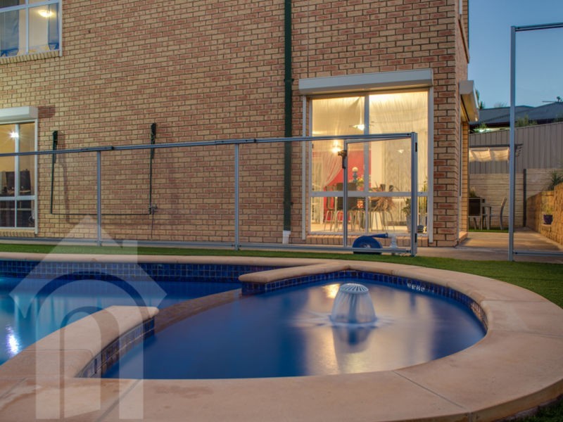 15 Freebairn Drive, Hallett Cove SA 5158