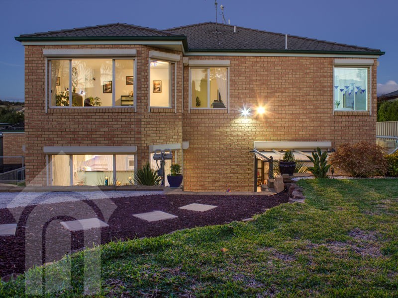 15 Freebairn Drive, Hallett Cove SA 5158