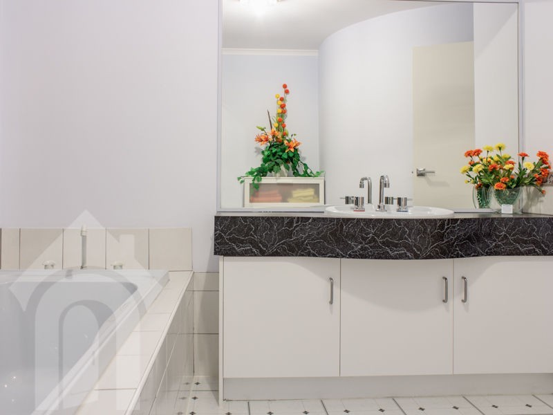 15 Freebairn Drive, Hallett Cove SA 5158
