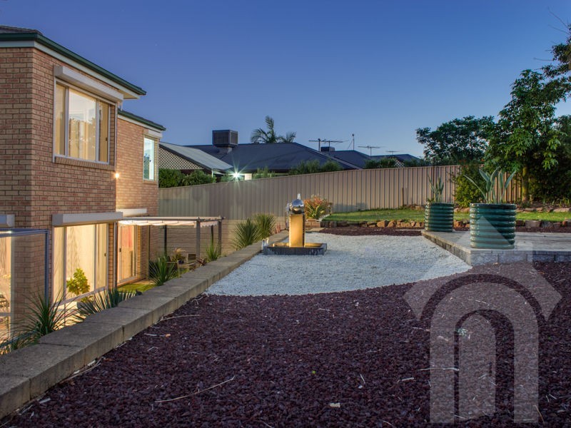 15 Freebairn Drive, Hallett Cove SA 5158