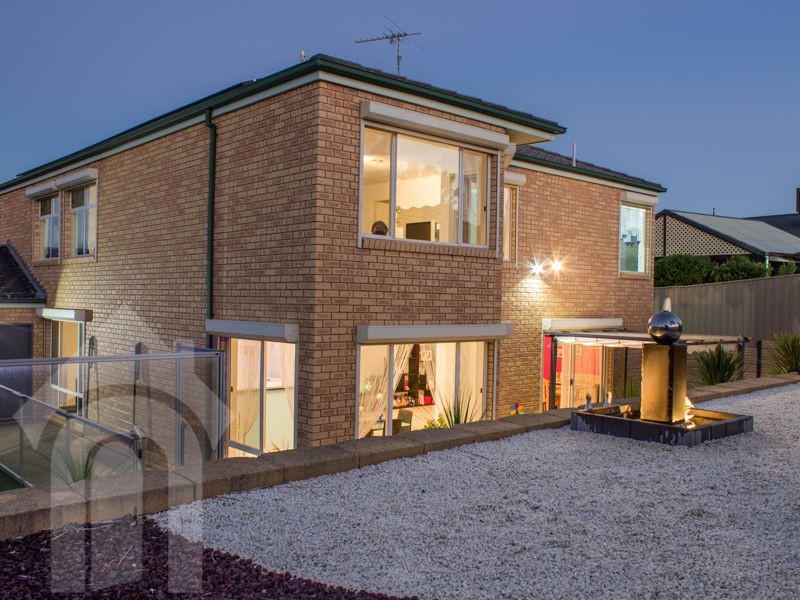 15 Freebairn Drive, Hallett Cove SA 5158