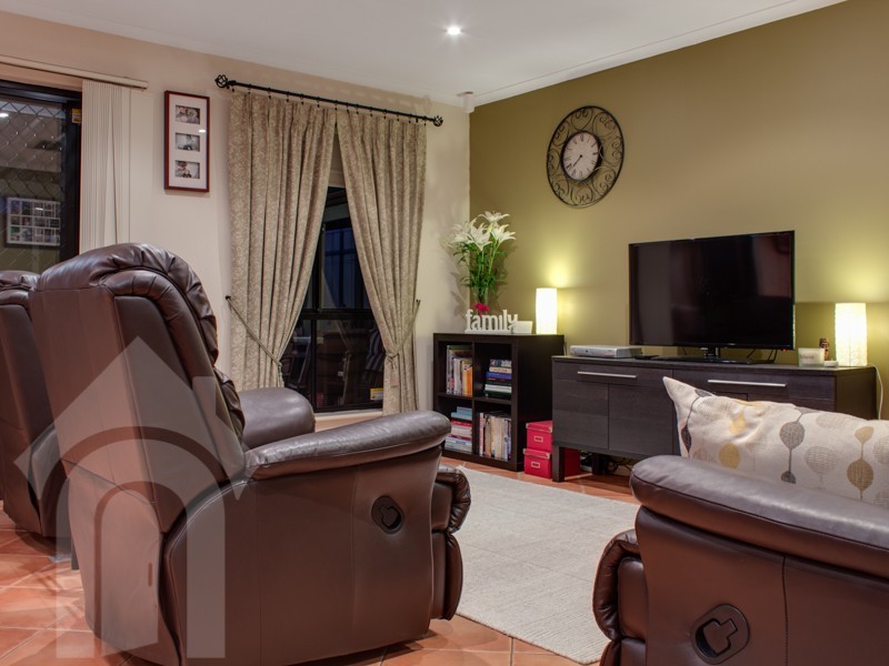 43 Shillabeer Crescent, Woodcroft SA 5162