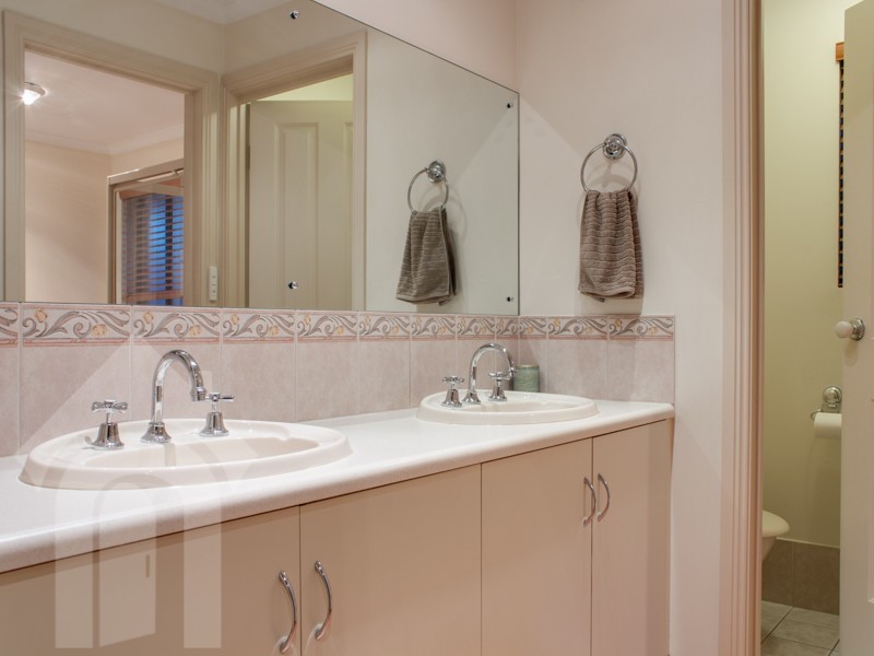 43 Shillabeer Crescent, Woodcroft SA 5162