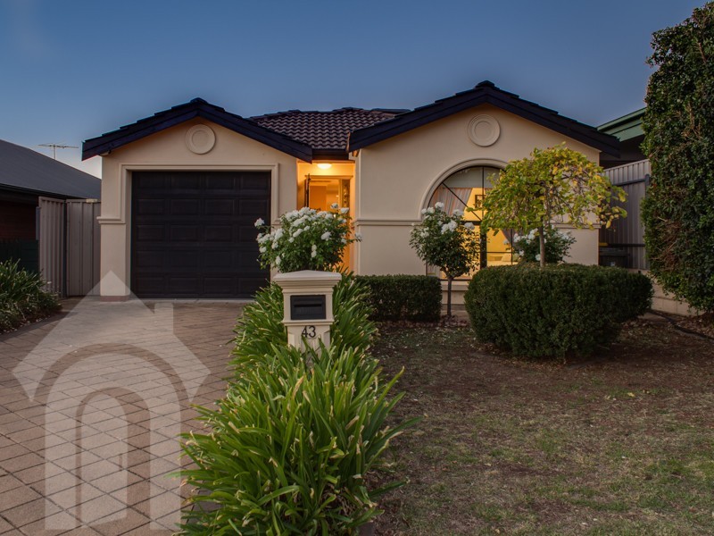 43 Shillabeer Crescent, Woodcroft SA 5162