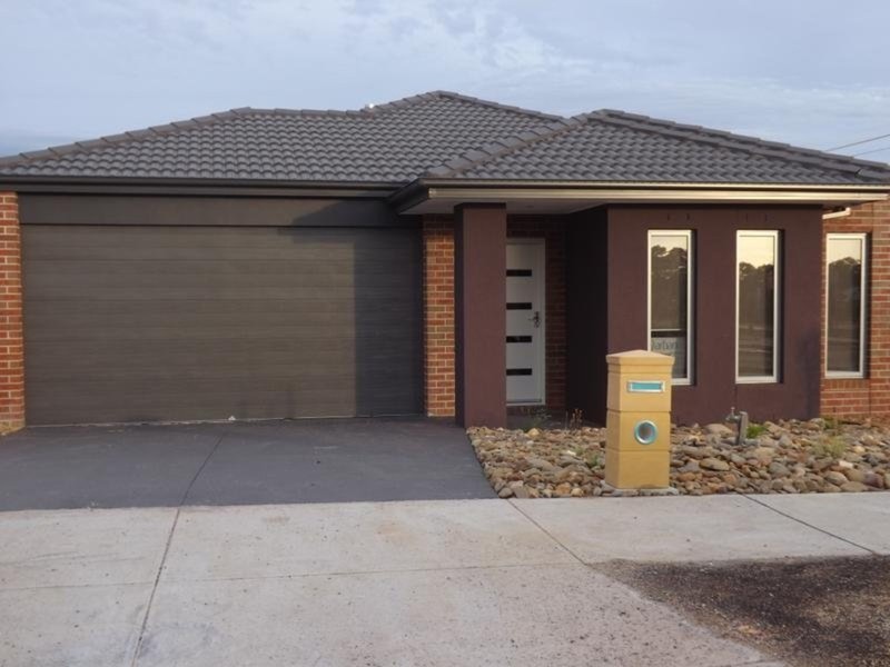 32 Dunraven Crescent, Doreen VIC 3754