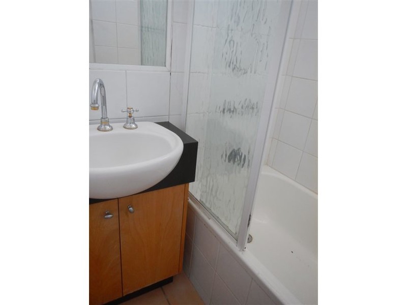 2/15 De Carle Street, Brunswick VIC 3056