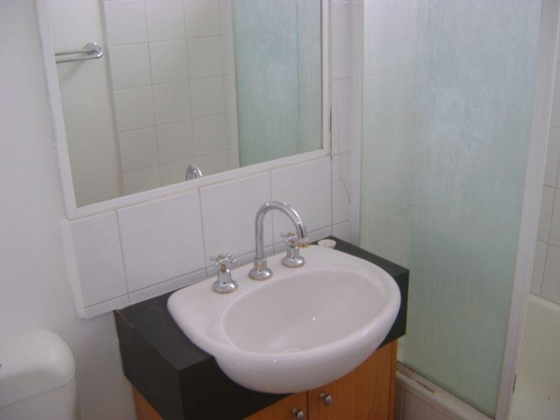 2/15 De Carle Street, Brunswick VIC 3056