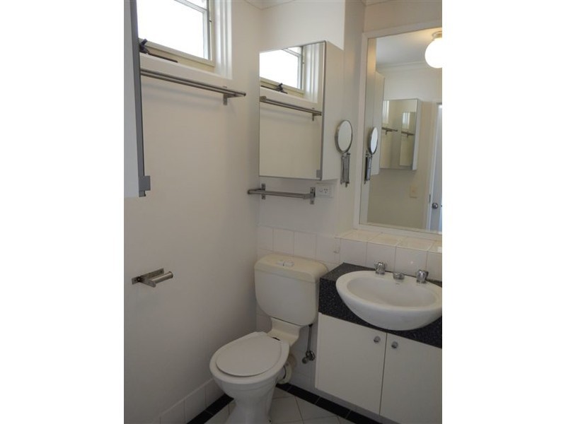 8/72 Princes Street, Flemington VIC 3031