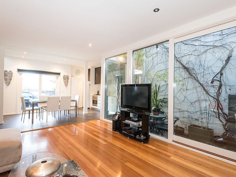 8 Charles Street, St Kilda VIC 3182
