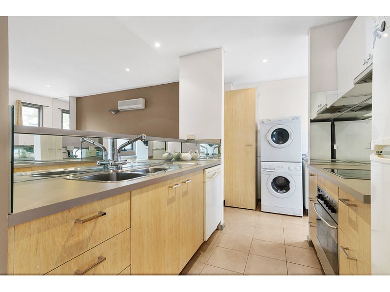 1/8 Court House Place, Carlton VIC 3053