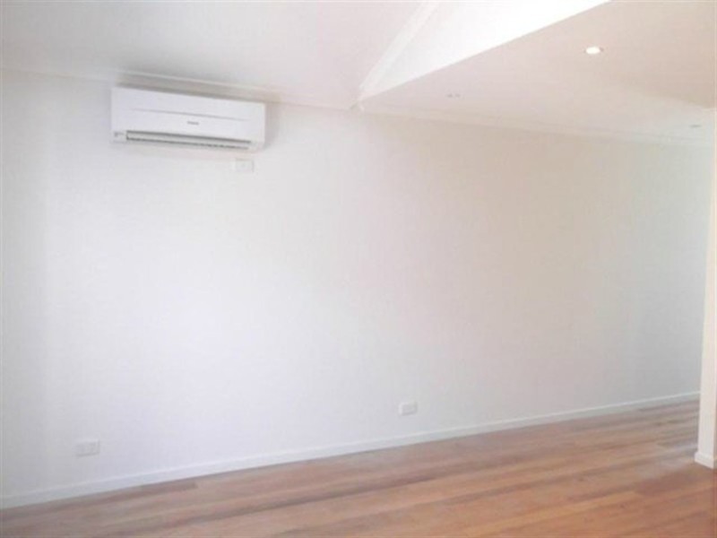 2/45 St Vigeons Road, Reservoir VIC 3073