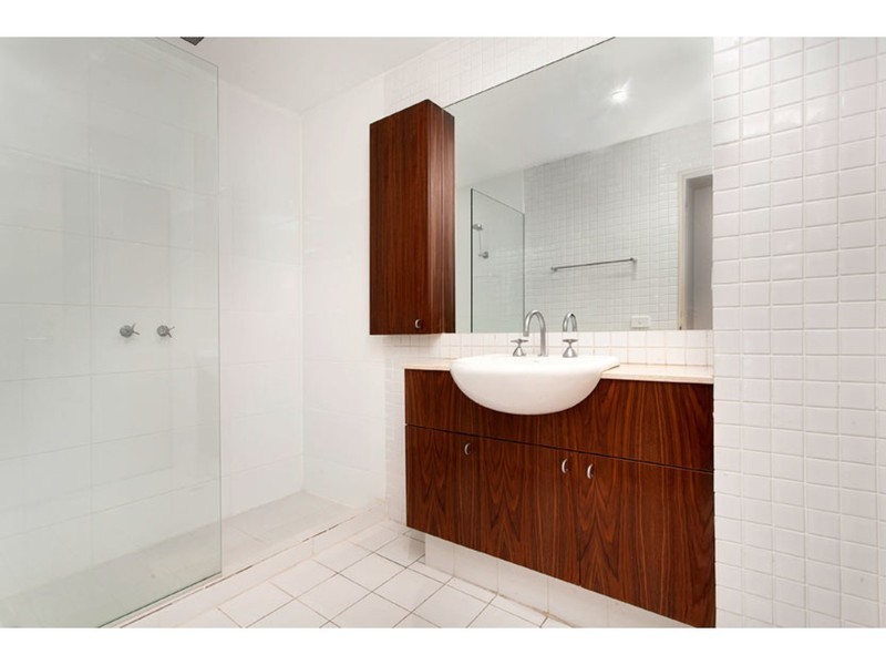 4/205 Cardigan Street, Carlton VIC 3053
