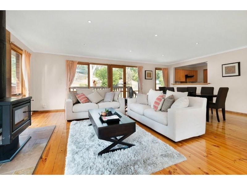 11 Curtain Road, Hurstbridge VIC 3099