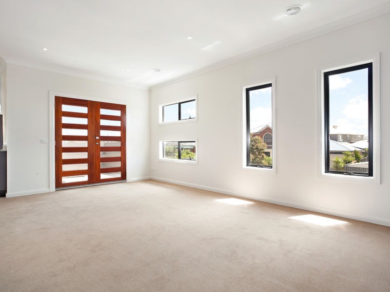 8 French Crescent, Caroline Springs VIC 3023