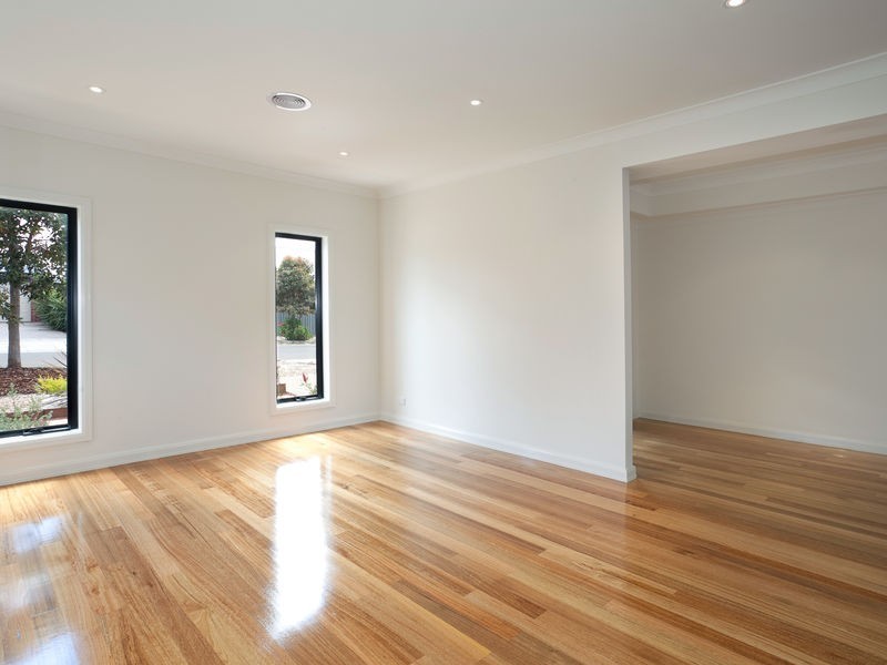 8 French Crescent, Caroline Springs VIC 3023