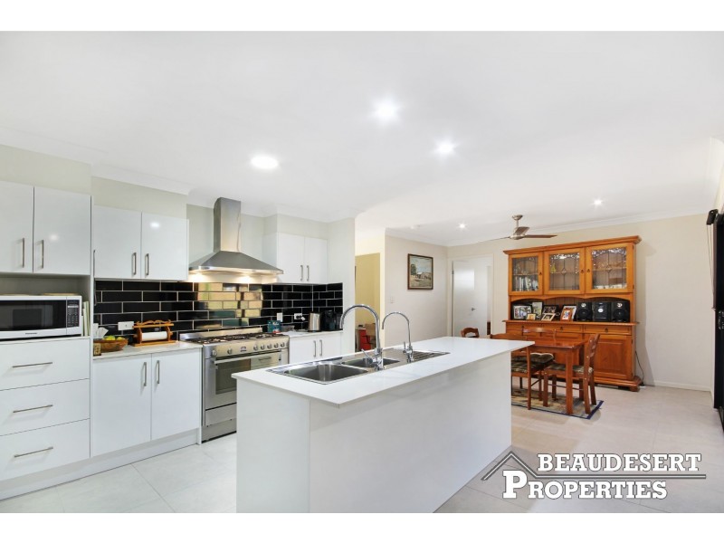 8 Trinity Place, Gleneagle QLD 4285