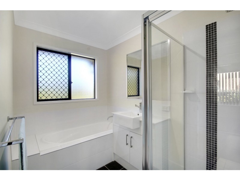 8 Trinity Place, Gleneagle QLD 4285