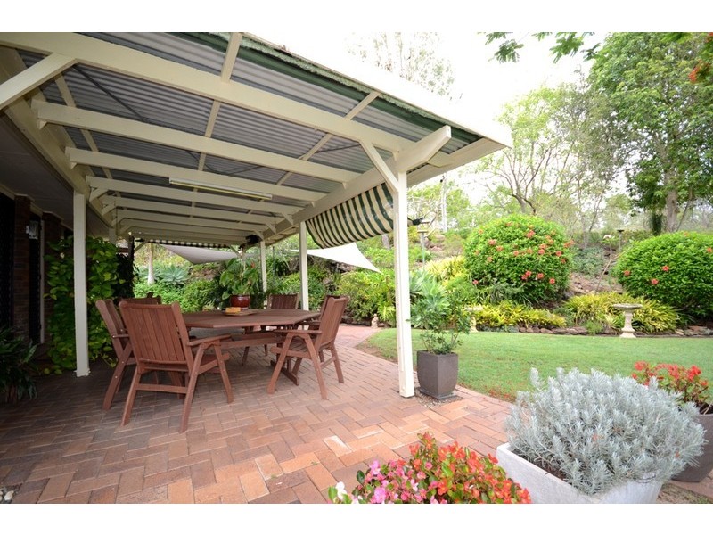5 Walker Drive, Kooralbyn QLD 4285