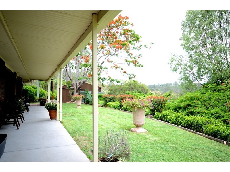5 Walker Drive, Kooralbyn QLD 4285