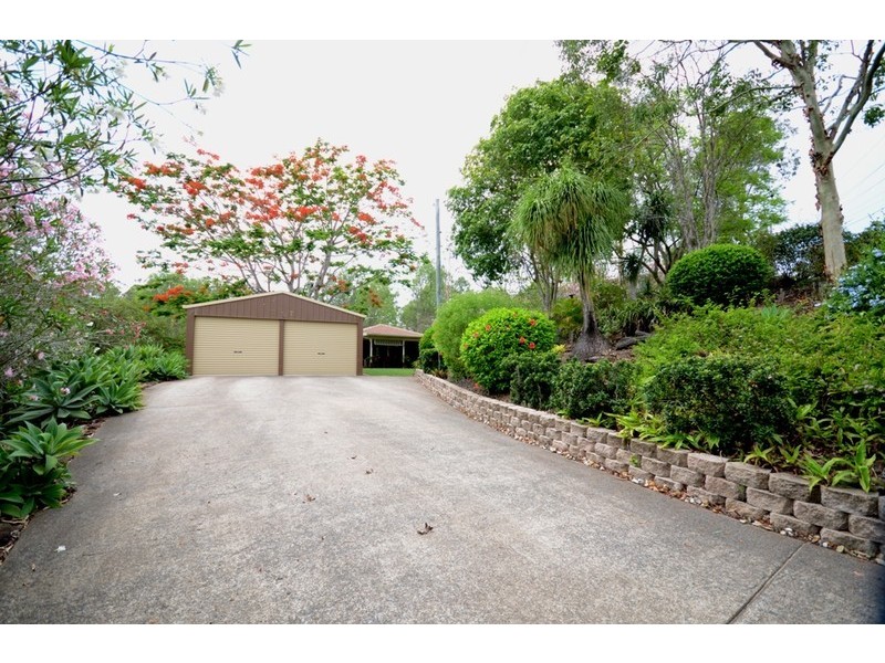 5 Walker Drive, Kooralbyn QLD 4285