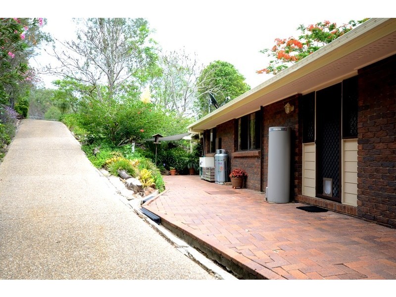 5 Walker Drive, Kooralbyn QLD 4285