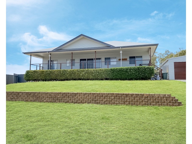 8 Camberwell Close, Gleneagle QLD 4285