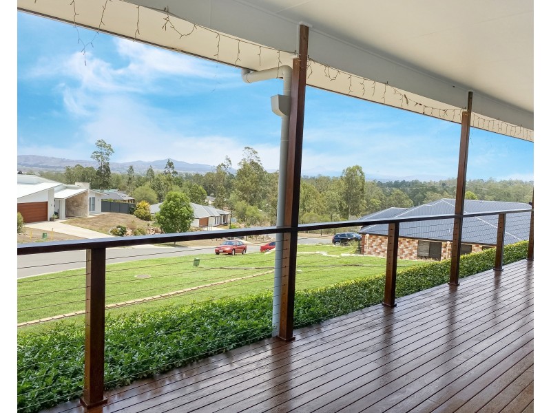 8 Camberwell Close, Gleneagle QLD 4285