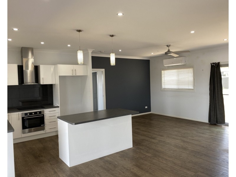 8 Camberwell Close, Gleneagle QLD 4285