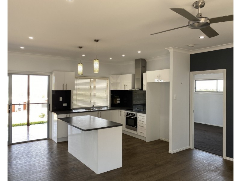 8 Camberwell Close, Gleneagle QLD 4285