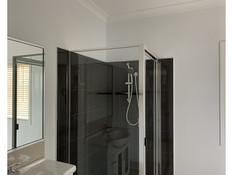 8 Camberwell Close, Gleneagle QLD 4285