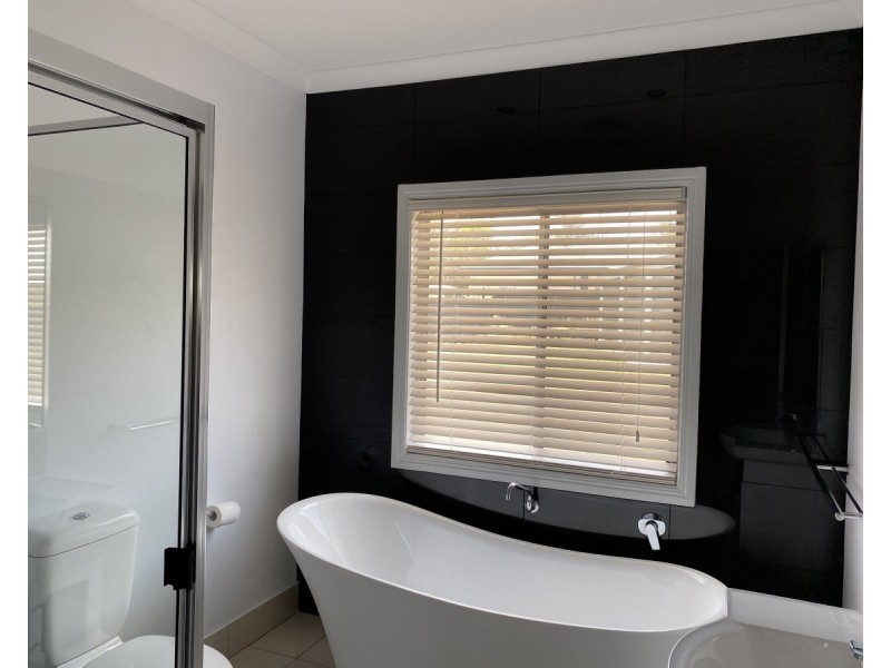 8 Camberwell Close, Gleneagle QLD 4285